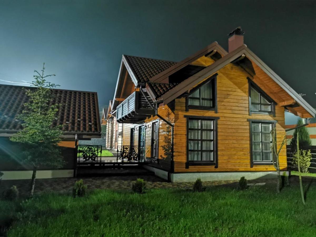 Villa Hostynnyy Dvir & *